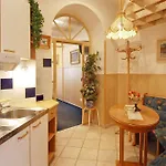 Alice House Apartmanhotel 3*