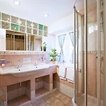 Apartmanhotel Alice House 3*