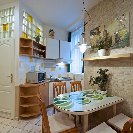 Alice House Hotel apartamentowy 3*