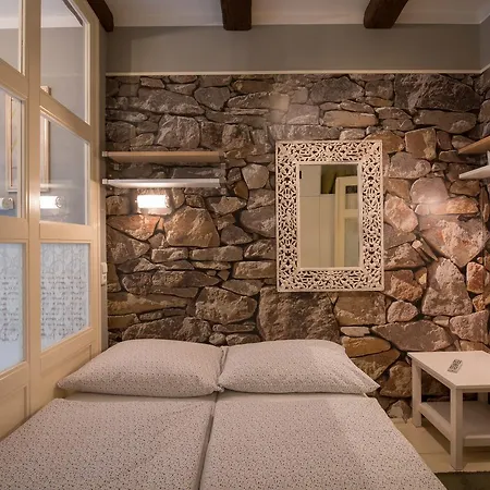 Hotel apartamentowy Alice House