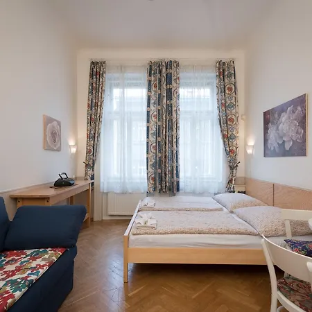 Ξενοδοχείο με διαμερίσματα Alice House 3*