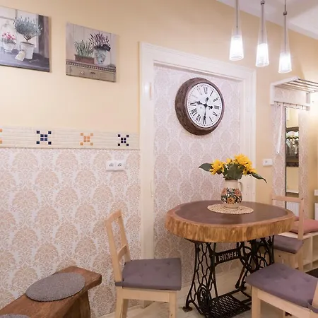 Ξενοδοχείο με διαμερίσματα Alice House 3*