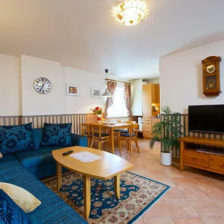 Alice House Apartmanhotel 3*
