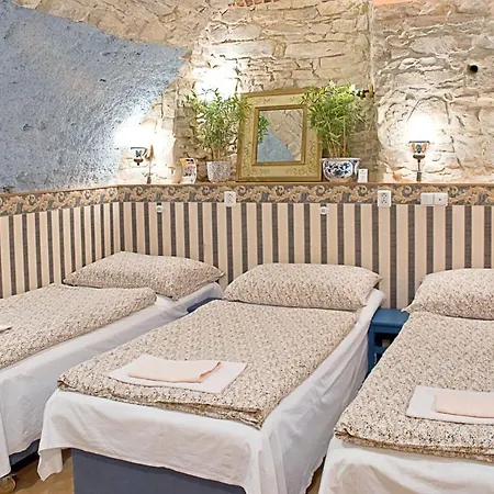 Hotel apartamentowy Alice House