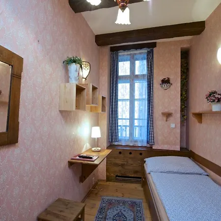 Alice House Ξενοδοχείο με διαμερίσματα 3*