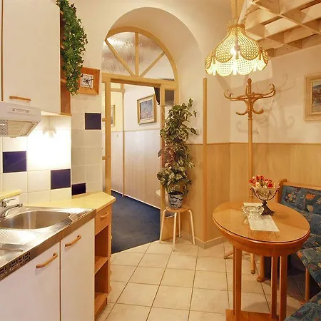 Alice House מלון דירות 3*