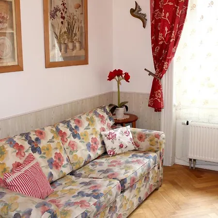 מלון דירות Alice House 3*