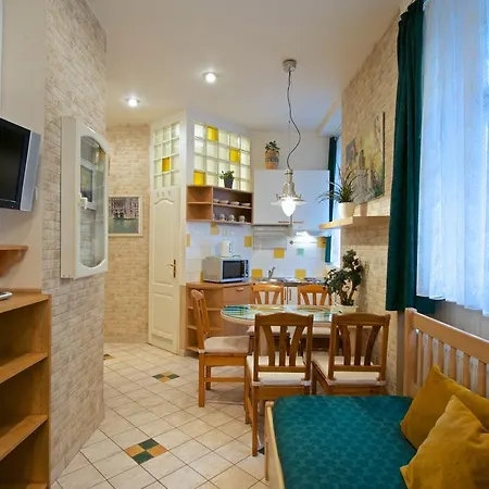 מלון דירות Alice House