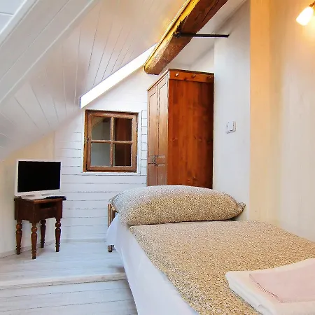 מלון דירות Alice House 3*