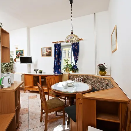 Alice House מלון דירות 3*