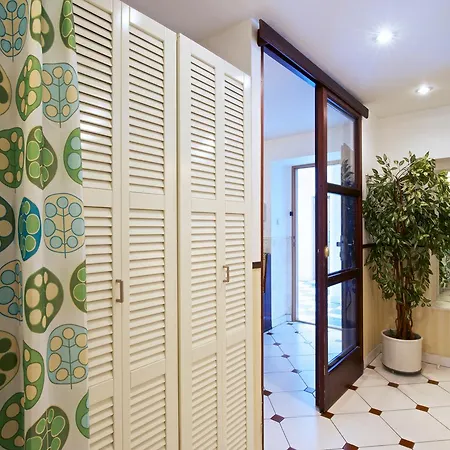 מלון דירות Alice House 3*