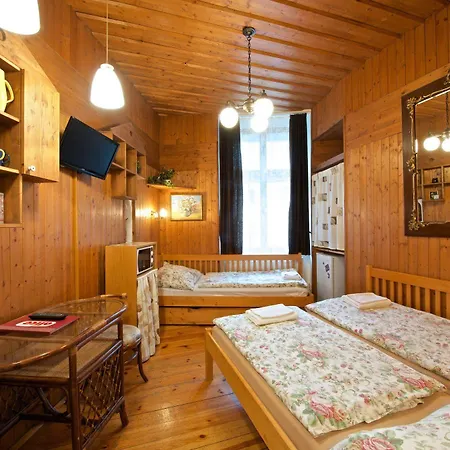 מלון דירות Alice House 3*