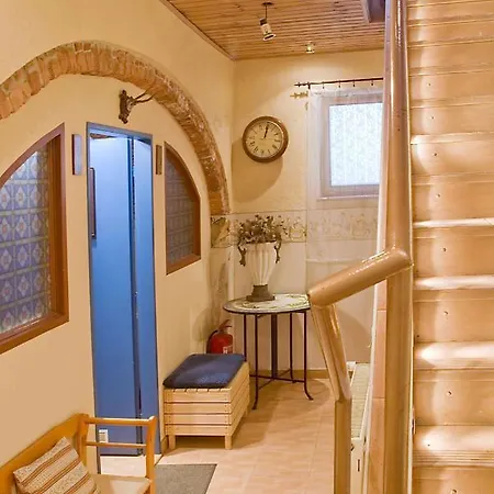 מלון דירות Alice House