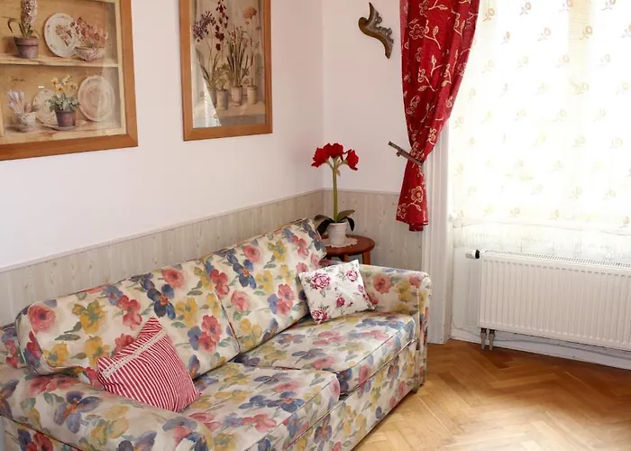 Aparthotel Alice House 3*